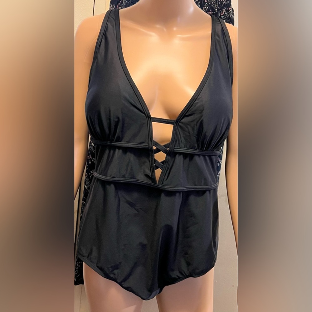 🆕 NWOT BLACK BATHING SUIT WITH CRISS CROSS BACK(3XL)